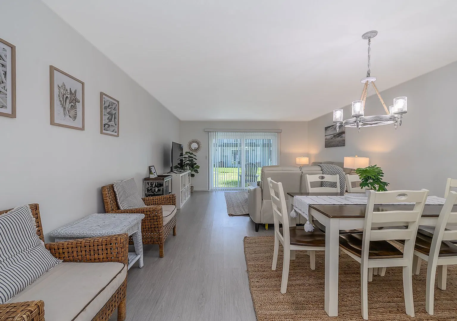 Pet-Friendly 2 story 2 bedroom/2 bath townhome across from beach — Photo 2
