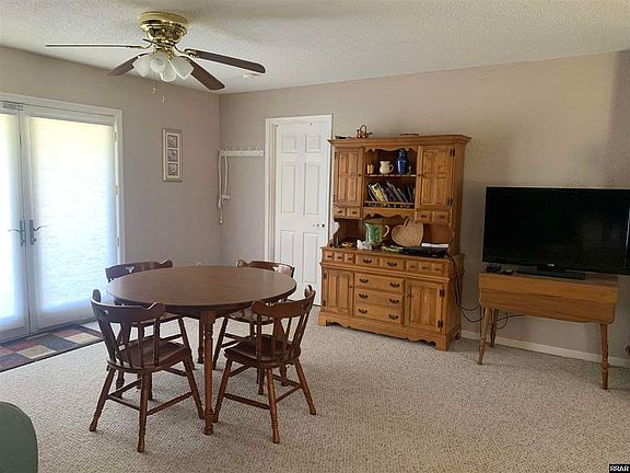 3rd image of 122 Meadowview Dr