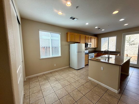 5th image of 254 Altadena Cir