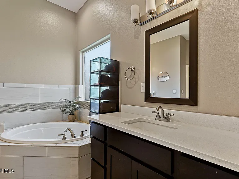 704 Warwickshire Pl — Photo 24