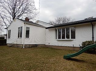 28 Randy Ln, Plainview, NY 11803