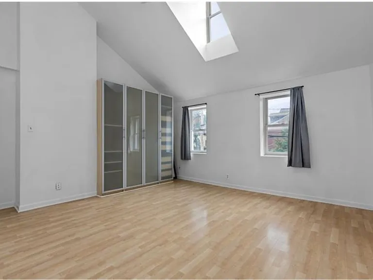 602 Middle St — Photo 17