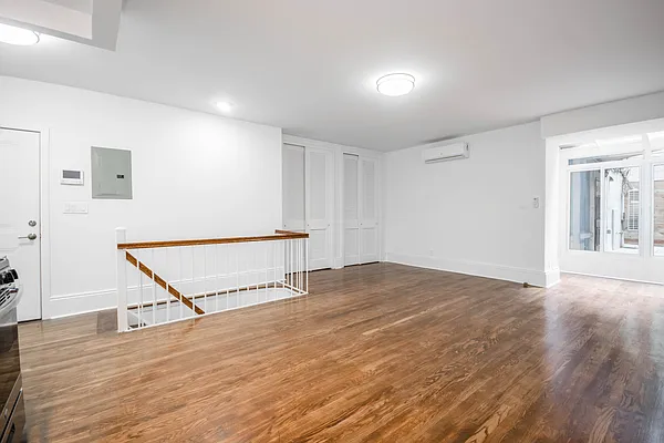 Rented by Bond New York | media 4