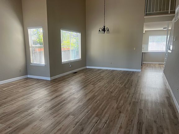 4th image of 34 Doral Way