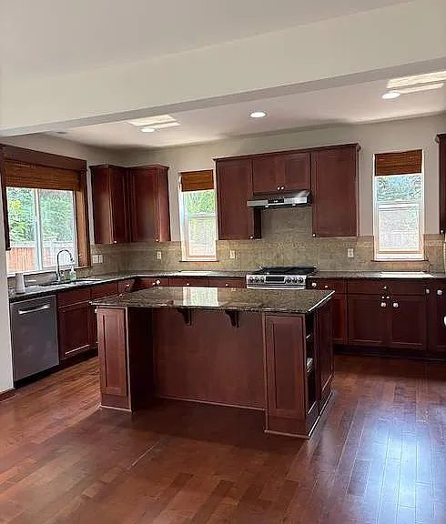 630 Kitsap Ave NE — Photo 4
