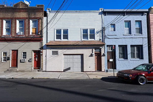 Sold by Momentum Real Estate LLC | media 1