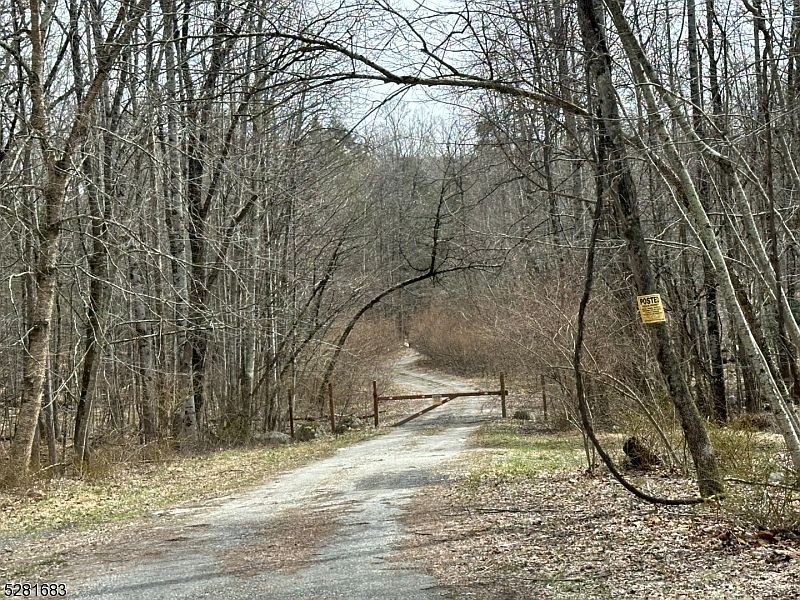 1st image of 25 Twin Brook Rd