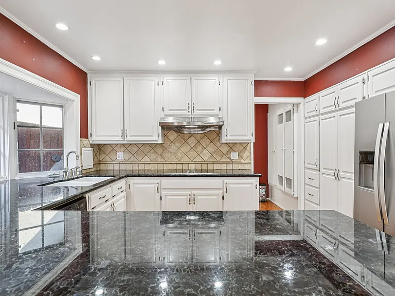 4182 Silliman Dr — Photo 10
