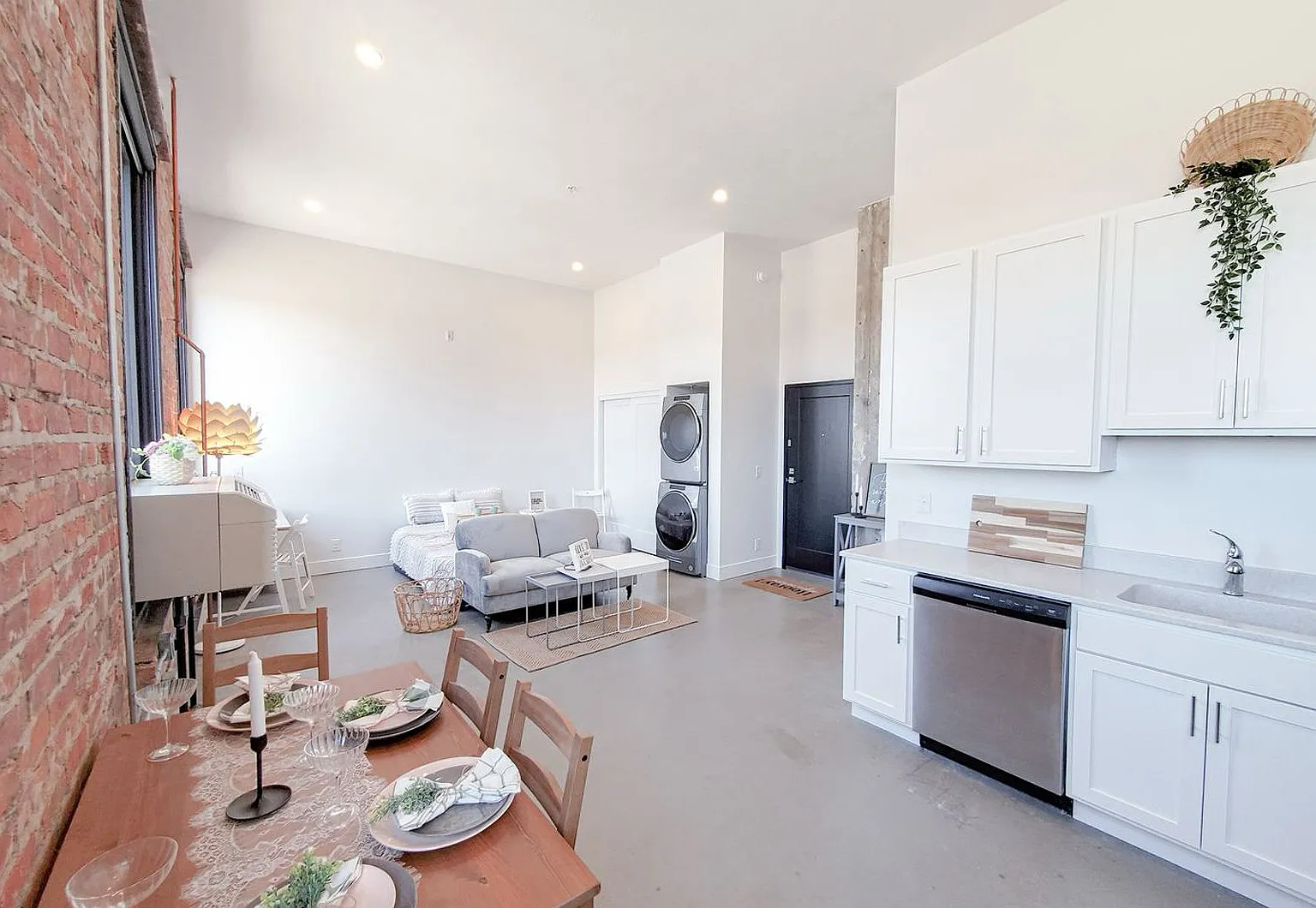 Dahlman Flats — Photo 4