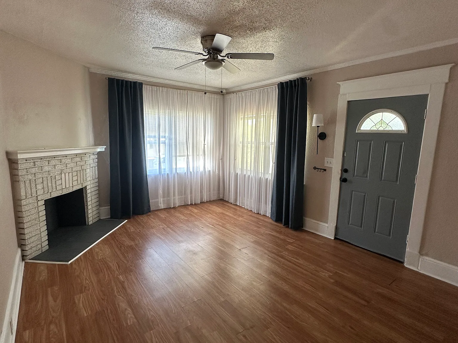 3 bed, 1462 sqft, $2,100 — Photo 3