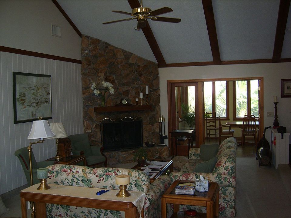 Living Room/Fireplace