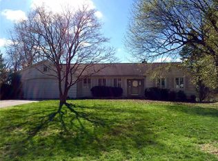 18 Old Farm Cir, Pittsford, NY 14534