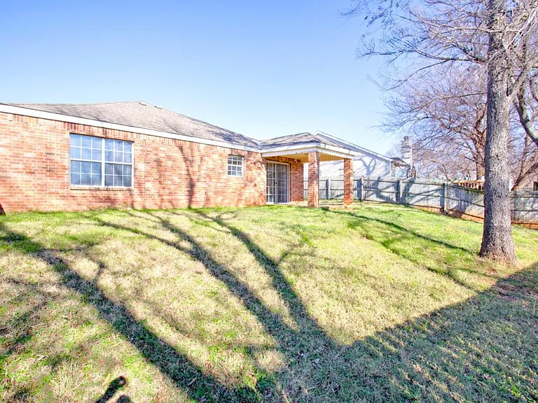 1028 Pinelake Ct — Photo 23