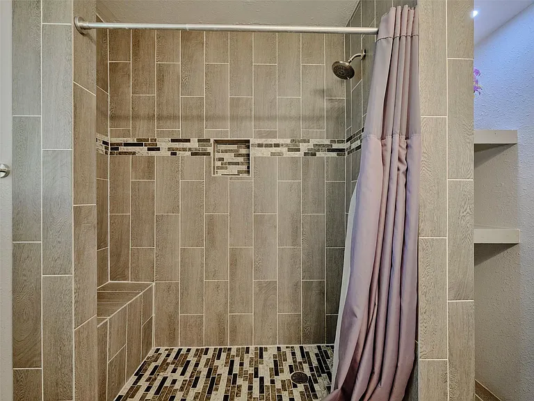 9326 Kostelnik St — Photo 36