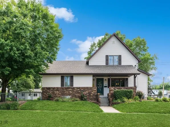 426 1st St S, Newton, IA 50208