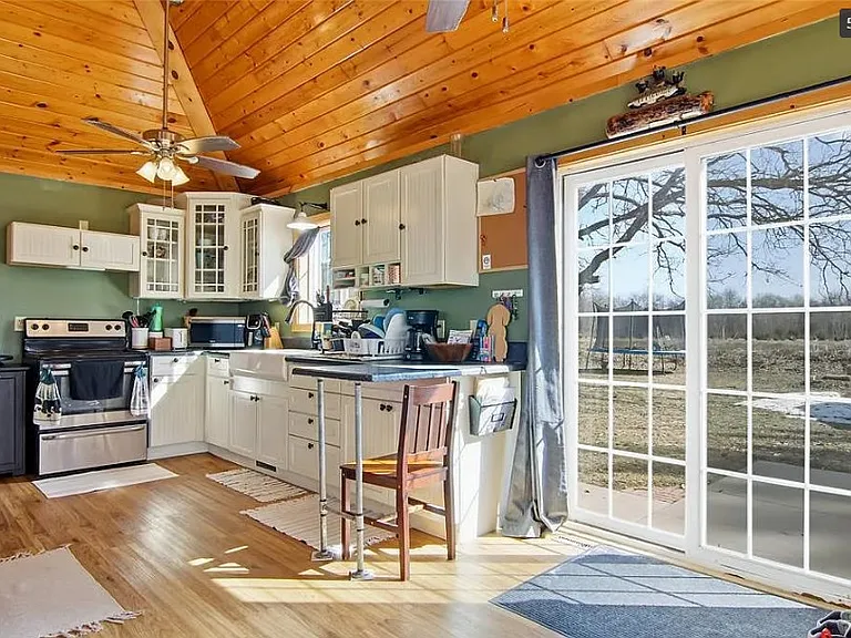 W228 Peters Rd — Photo 5