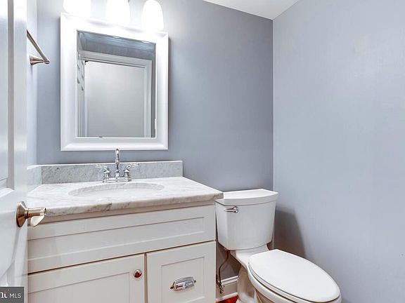 4th image of 790 Cool Glade Ct