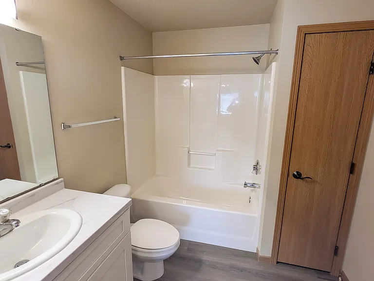 Osgood Townsite Apartment Homes — Photo 13