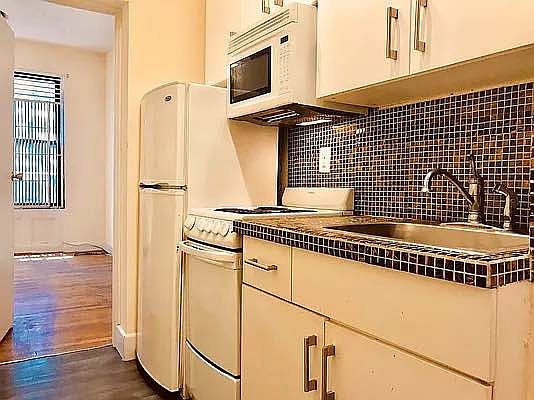 2nd image of 342 E 13th St APT 3