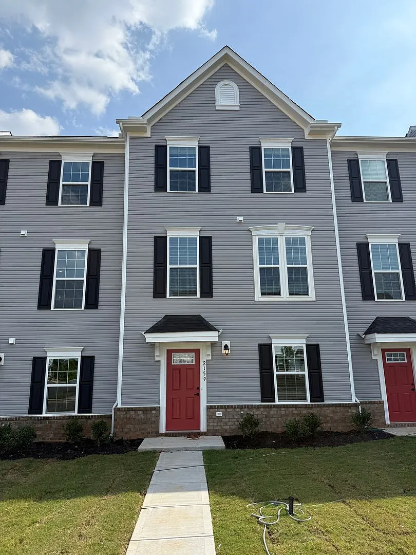 Beautiful Townhome!! — Photo 1