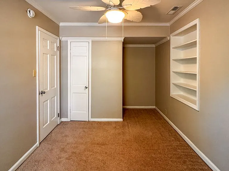 2305 Mirror Lake Dr — Photo 24