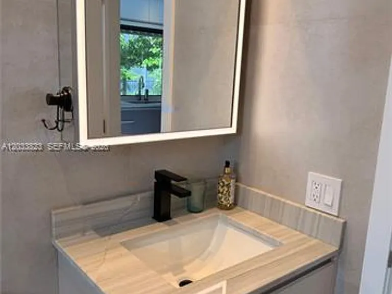 360 NW 40th St — Photo 15