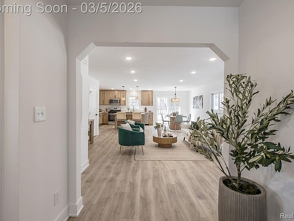 4th image of 3750 Alida Ave