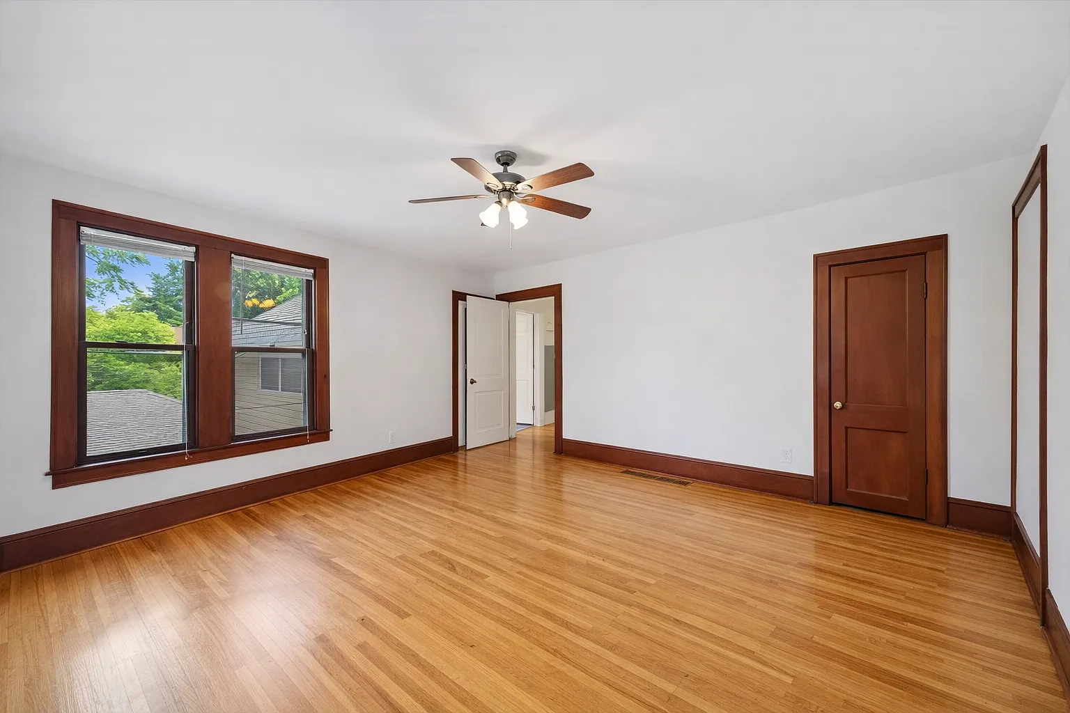 5 bed, $2,900 — Photo 4
