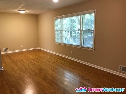 4th image of 2430 Durmire Ln NE
