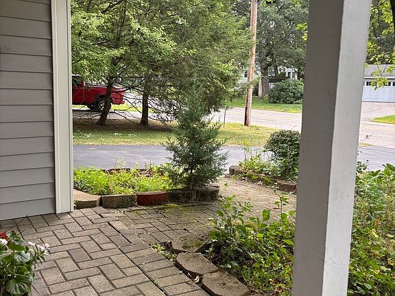 3rd image of 47 Eaton Rd