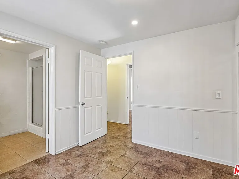 6727 1/2 Orion Ave — Photo 17