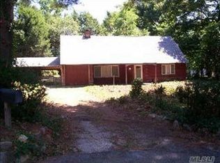 6 Fairfields Ln, Huntington Station, NY 11746