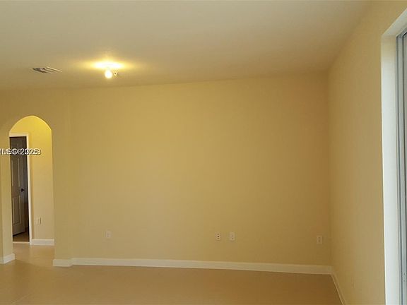 5th image of 142 SE 28th Ter Unit 7