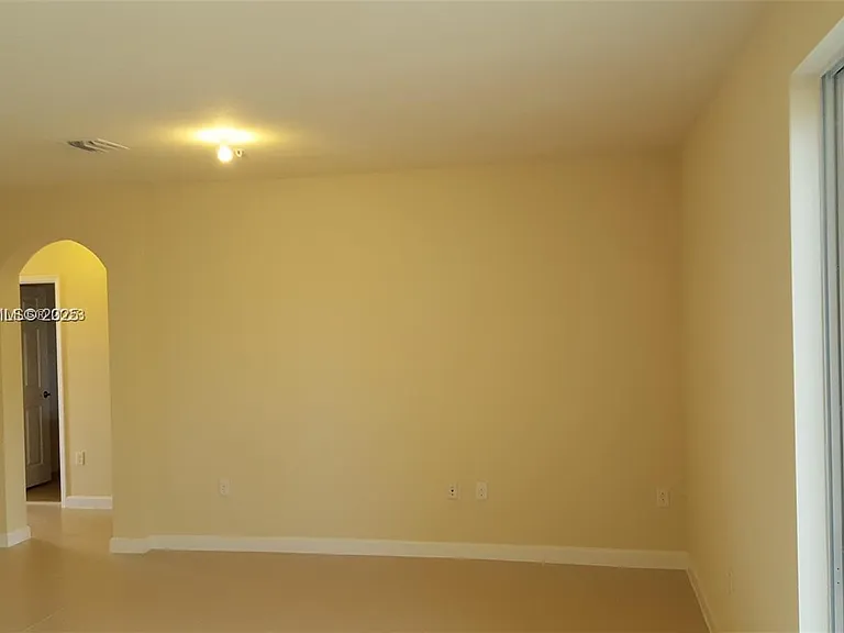 142 SE 28th Ter #7 — Photo 5