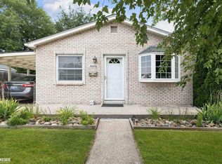 28408 Larchmont St, Saint Clair Shores, MI 48081