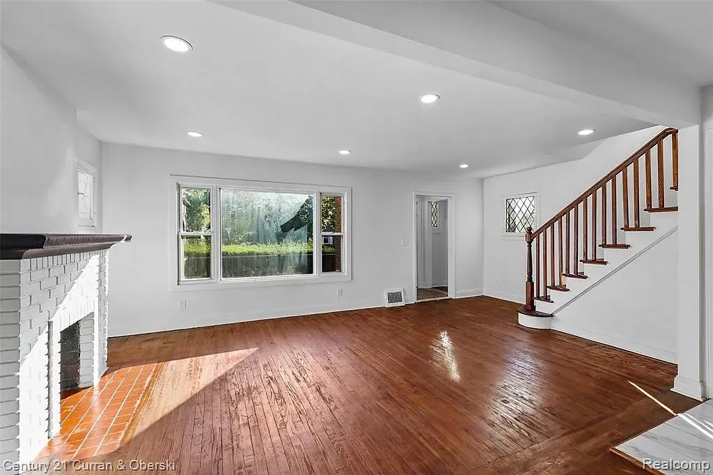 16177 Birwood St — Photo 3