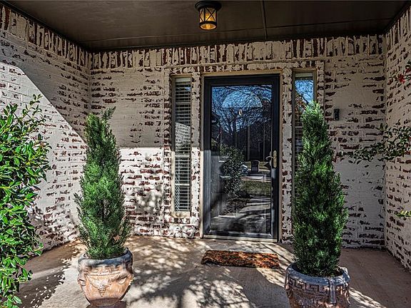 2nd image of 2109 Pine View Ter