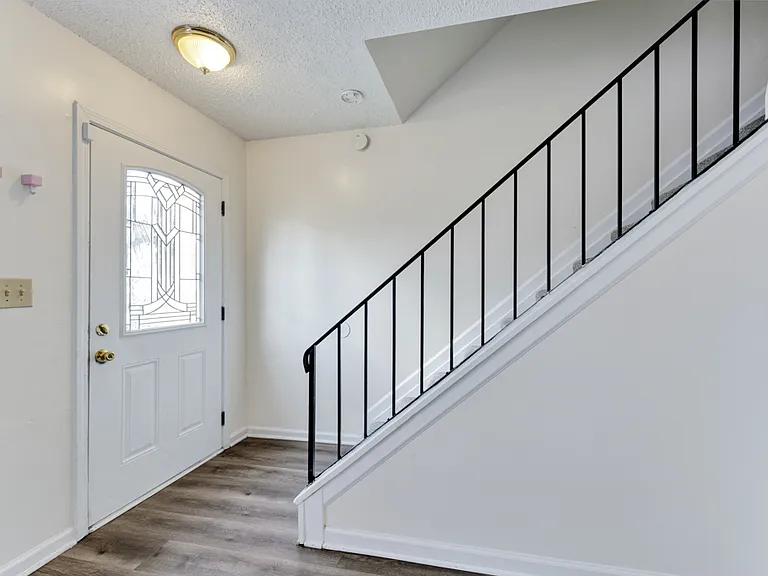 1132 Clear Springs Rd — Photo 2
