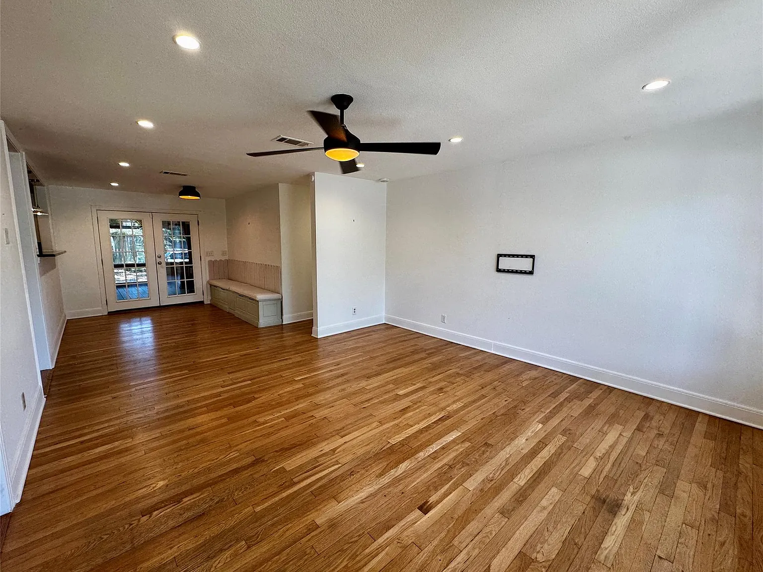 2 bed, 1.0 bath, 1100 sqft, $3,795 — Photo 3