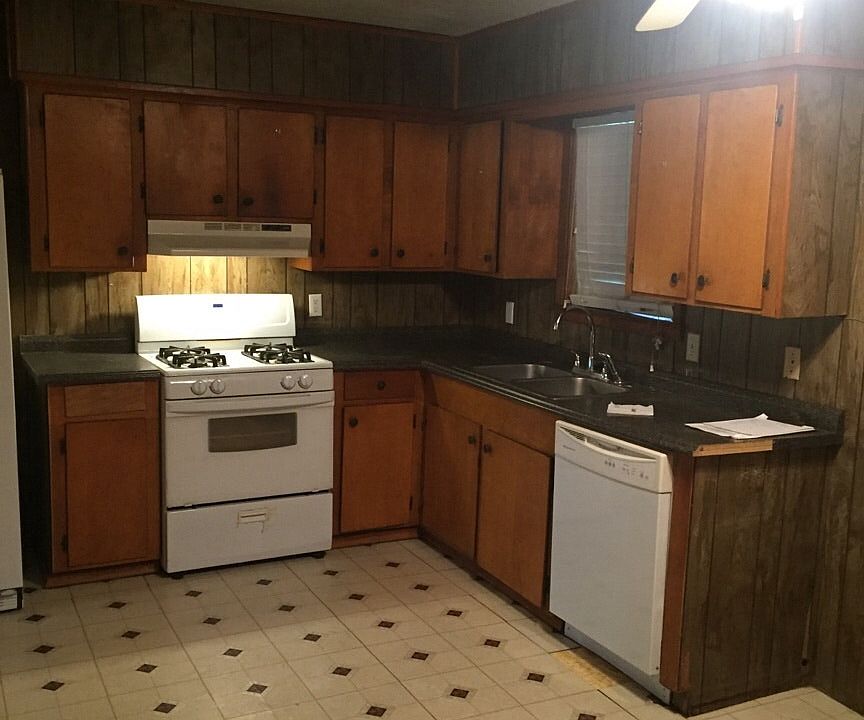 2nd image of 1833 6th Ave