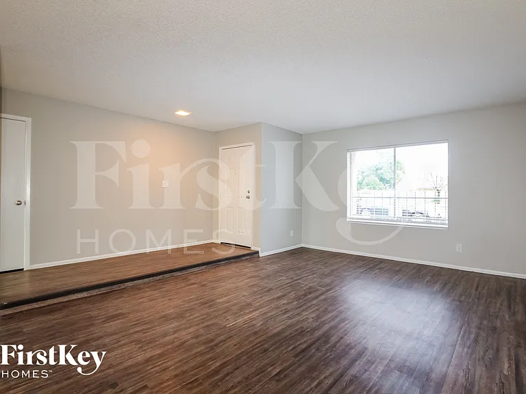 16412 N 49th Dr — Photo 3