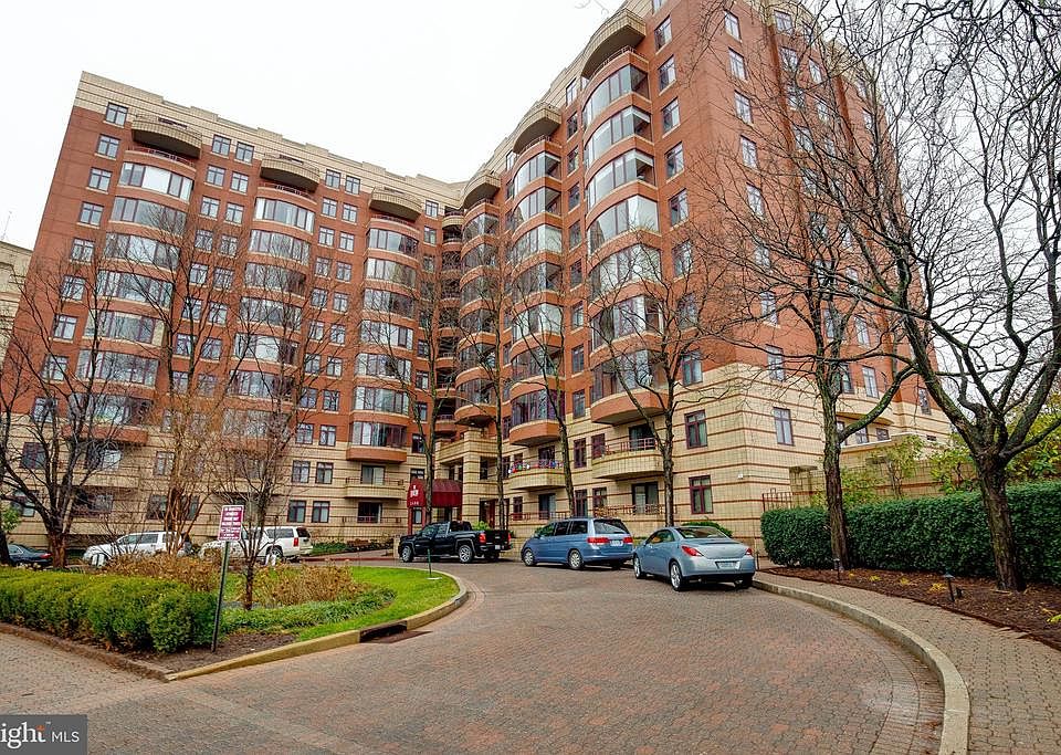 1st image of 2400 Clarendon Blvd APT 1004