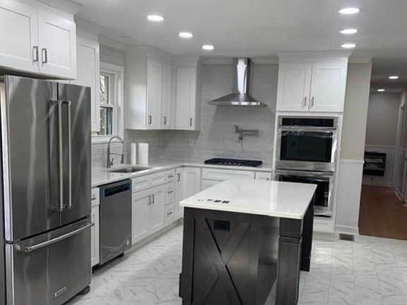 4th image of 4905 Lee St