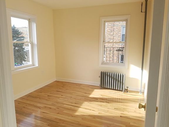5th image of 3112 34th St APT 1R