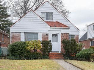 36-33 204th St, Flushing, NY 11361