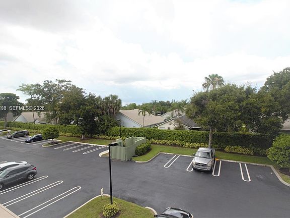 3rd image of 5641 Riverside Dr #303B1