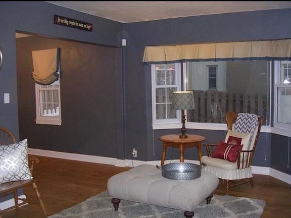 Living room with bay window 