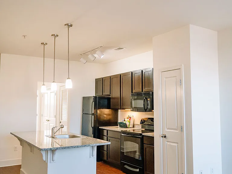 Henry - 1BA/1BA - 826 sq ft