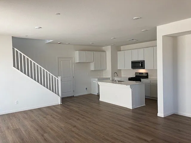 3 bed, 2.5 bath, 1812 sqft, $2,325 — Photo 2