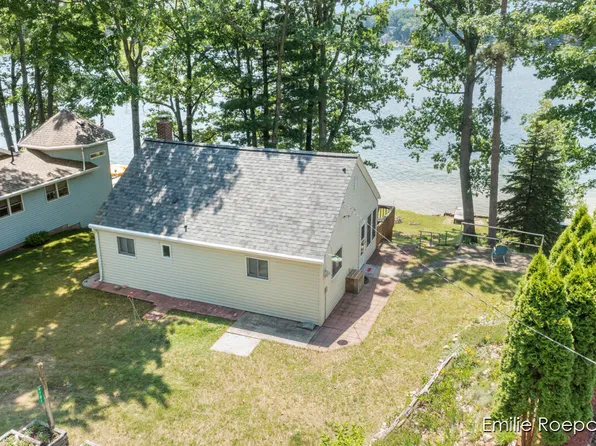9781 Midshore Dr, Mecosta, MI 49332
